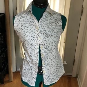 Banana Republic no iron sleeveless button up